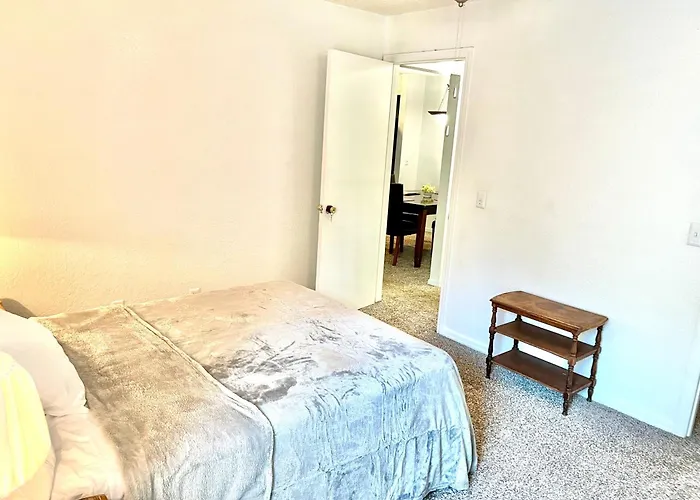 Daytona 2 Bed Apartment 10 Minutes To Beach With Balcony