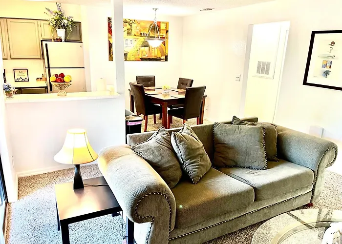 Daytona 2 Bed Apartment 10 Minutes To Beach With Balcony
