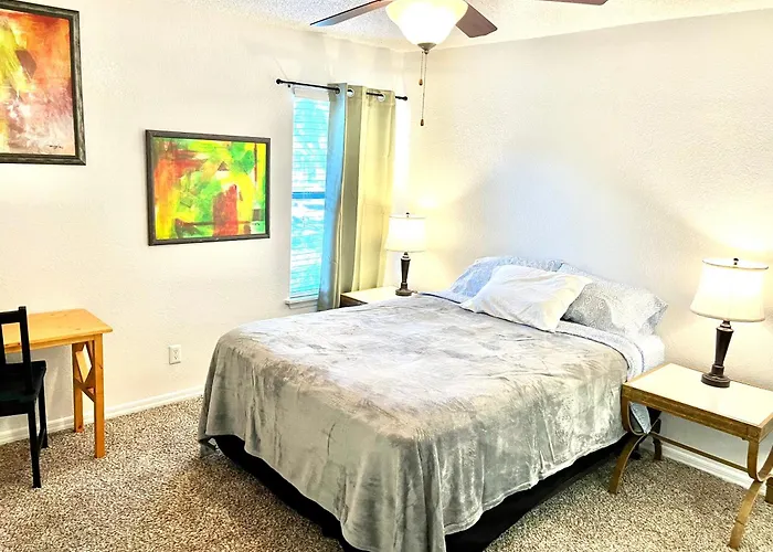 Daytona 2 Bed Apartment 10 Minutes To Beach With Balcony