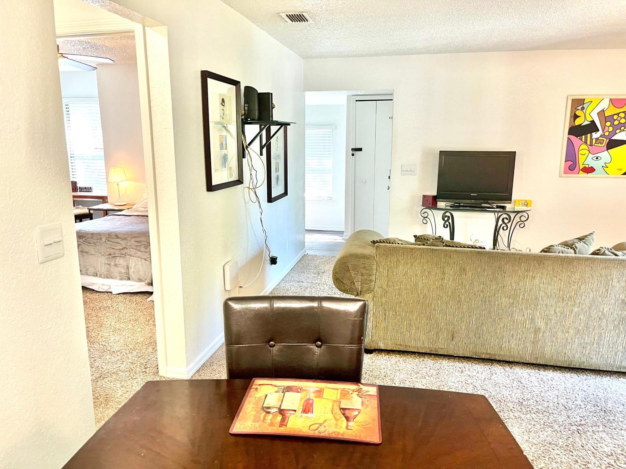 Daytona 2 Bed 10 Minutes To With Balcony * Port Orange